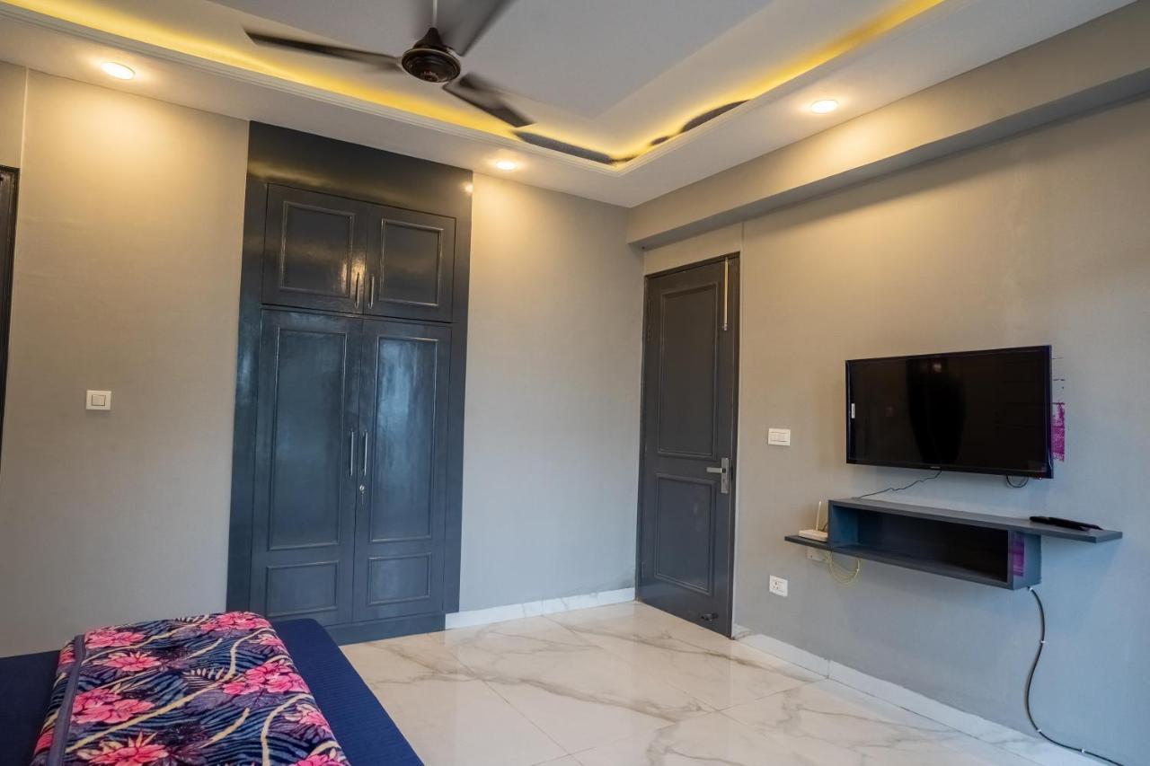The Hill Crest Apartment *