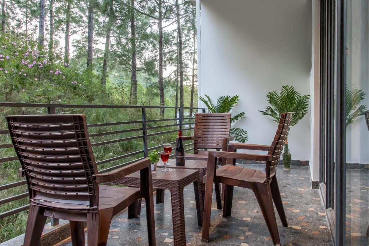 The Hill Crest Apartment *