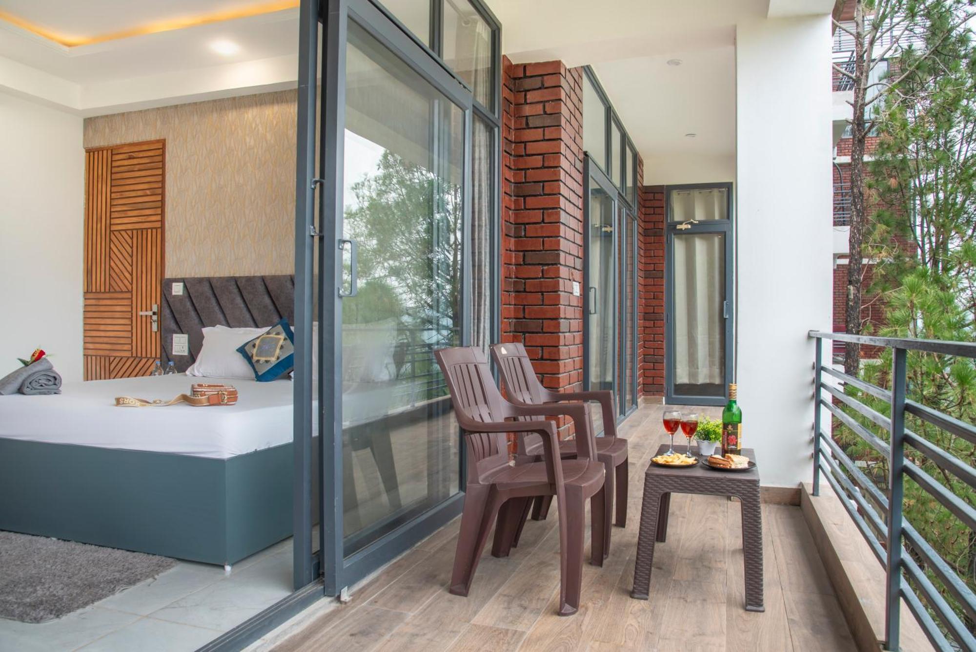 The Hill Crest Apartment *